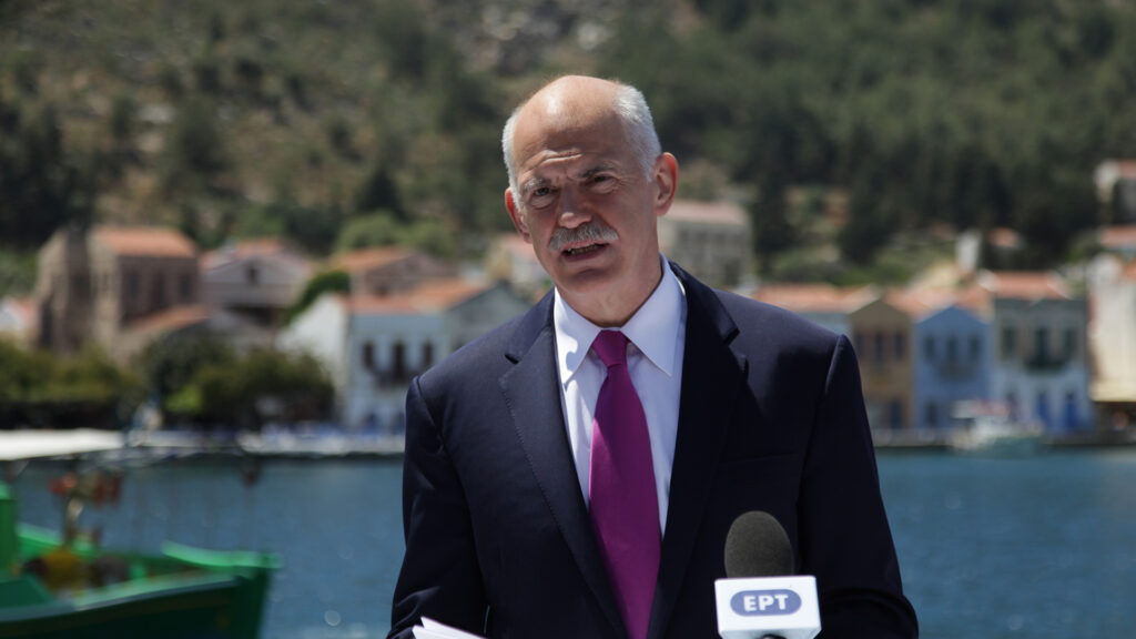 ΠΑΣΟΚ: Εριδες και «καρφιά» για το πρώτο μνημόνιο